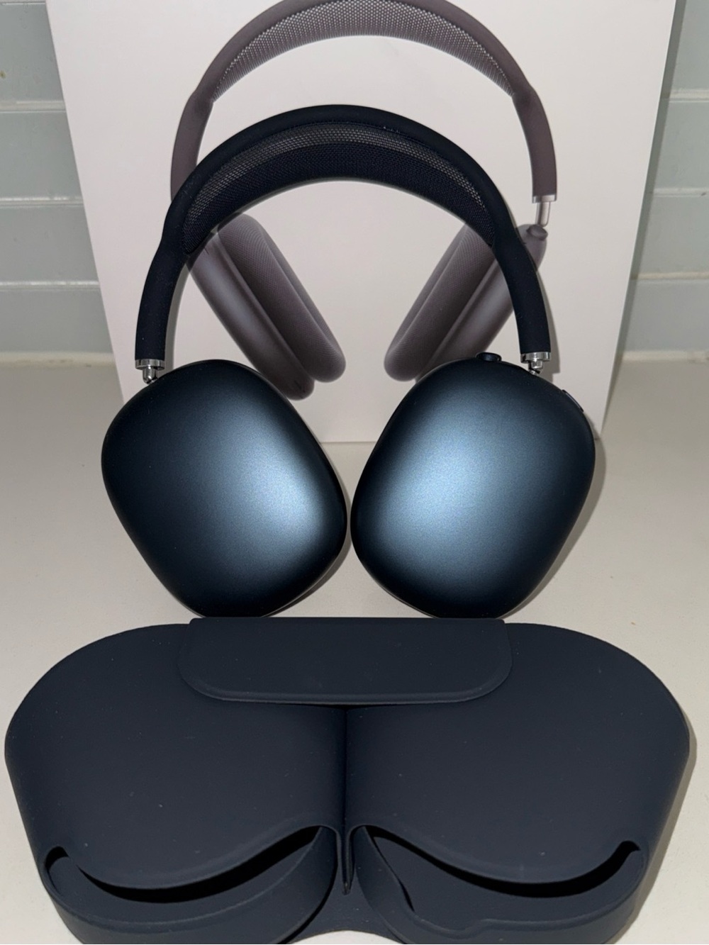 Apple AirPods Pro Max in Midnight Blue with Case